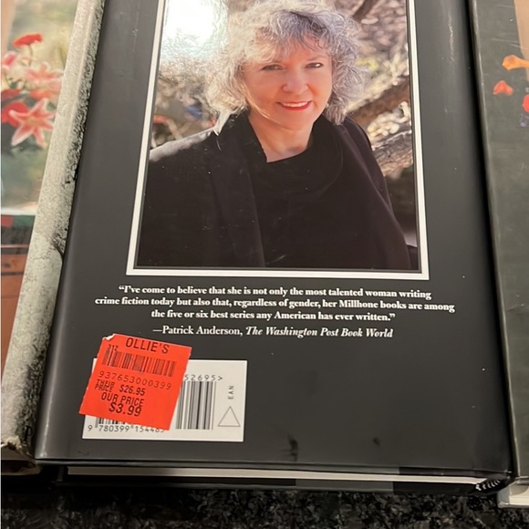 (3) books by Sue Grafton in great used condition - Picture 5 of 10